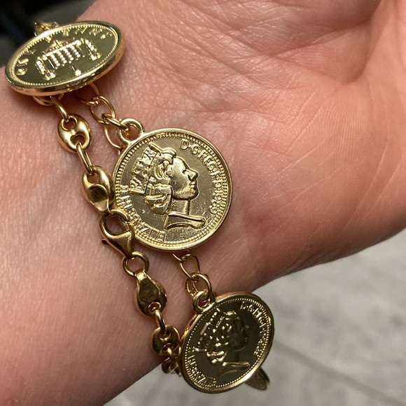 Gold coin charm bracelet fits up to size 8 wrist - Picture 2 of 6